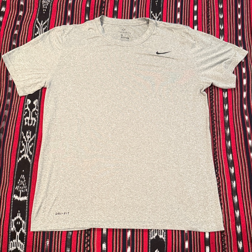 Nike Dri-FIT Men's Tee, Light Gray, Size L